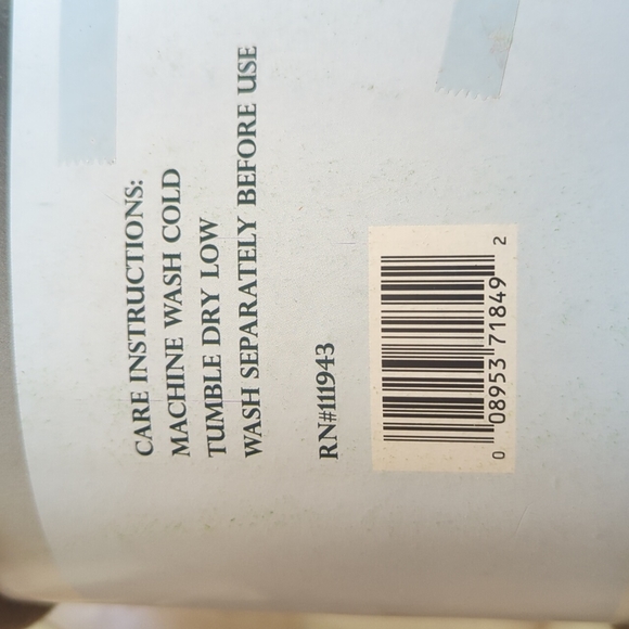 Fleece throw set, new with tags! - Picture 3 of 4